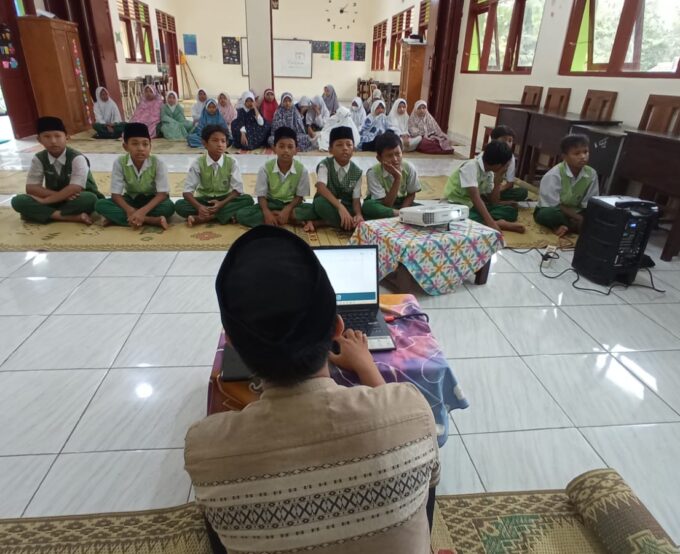 Malam Bina Iman & Taqwa (Mabit) Kolaborasi MI Ibnu Mas'ud dengan SMPIT Ibnu Mas'ud