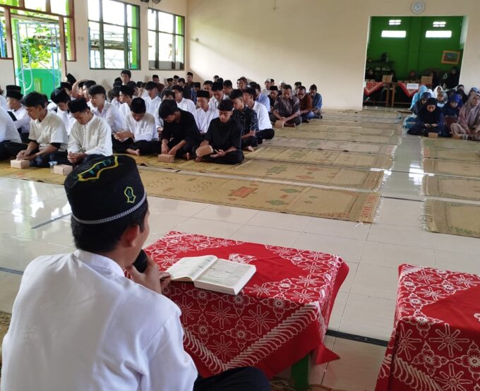 Sambut Santri masuk setelah Idul Fitri, SMPIT Ibnu Masud adakan Syawalan, Khotmil dan Doa Bersama