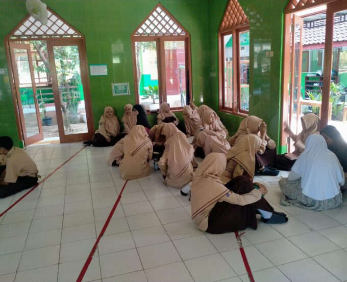 Pelatihan Dzikir dalam Rangkaian MPLS SMPIT Ibnu Masud Wates