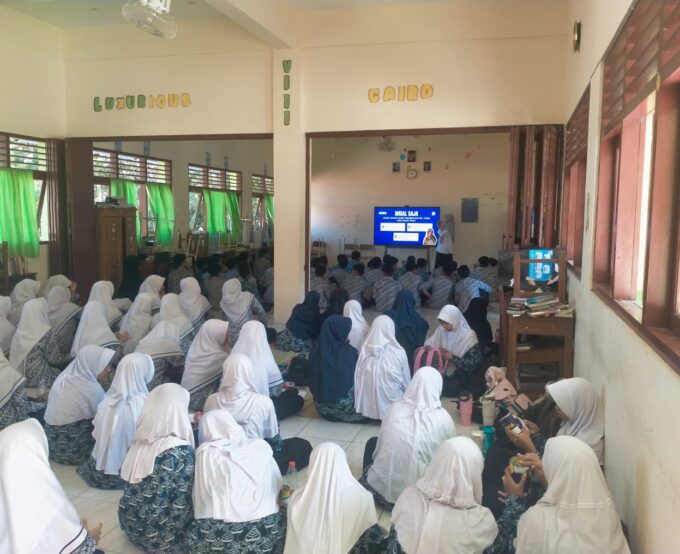 Sosialisasi Kesehatan sampai dengan Keutamaan Sedekah isi Hari-Hari Terakhir MPLS di SMPIT Ibnu Masud.