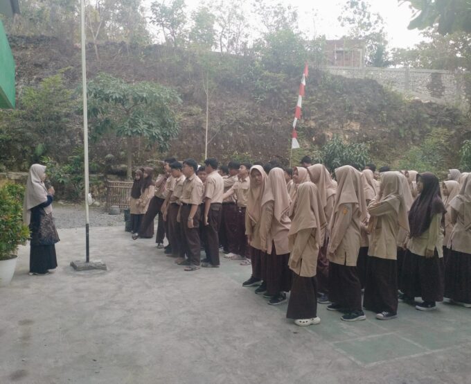 Peringati Hari Pramuka, SMPIT Ibnu Mas’ud Adakan Personal Planting