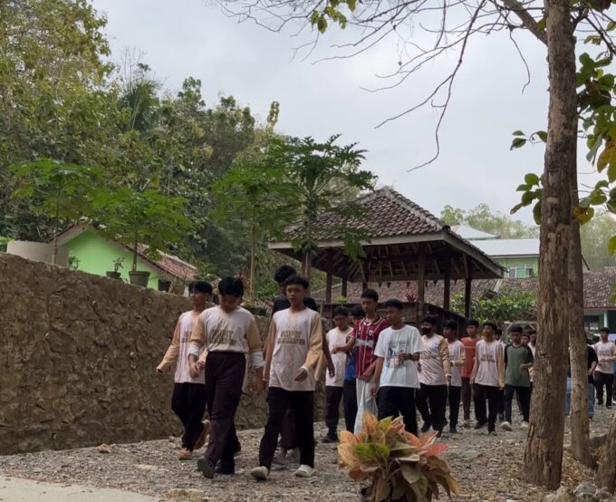 Peringati Hari Olahraga Nasional, SMPIT Adakan Acara Jalan Sehat bagi Seluruh Siswa dan Guru
