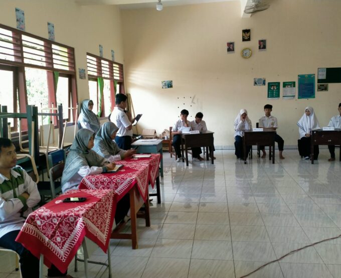 Praktik Berdemokrasi di Sekolah melalui Debat Calon Ketua dan Calon Wakil Ketua Osis