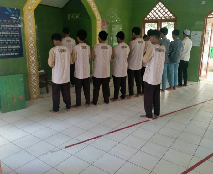Membentuk Karakter Disiplin Siswa SMPIT Ibnu Masúd melalui Pembiasaan Harian di Sekolah